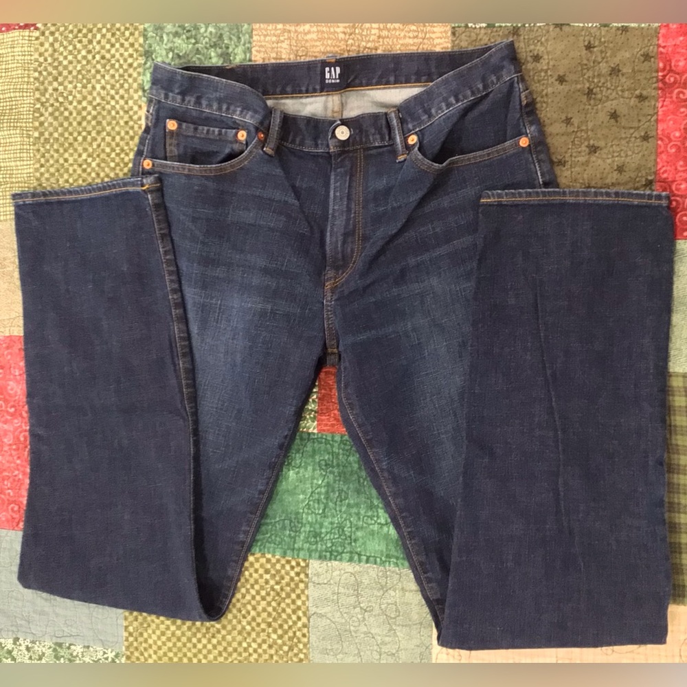 MEN’S JEANS - LOT OF (3) PAIRS, (2) LEVI’S 559, and (1) GAP STRAIGHT FIT, 33x34
